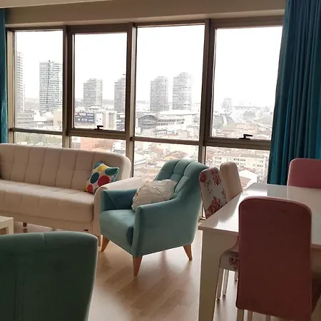 Cozy 2+1 5 Min Walk To Mall Of