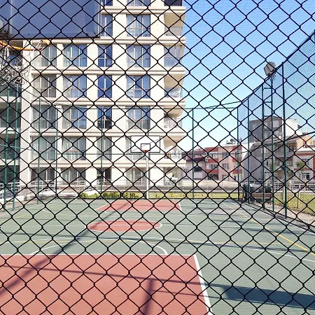 Cozy 2+1 5 Min Walk To Mall Of Daire *